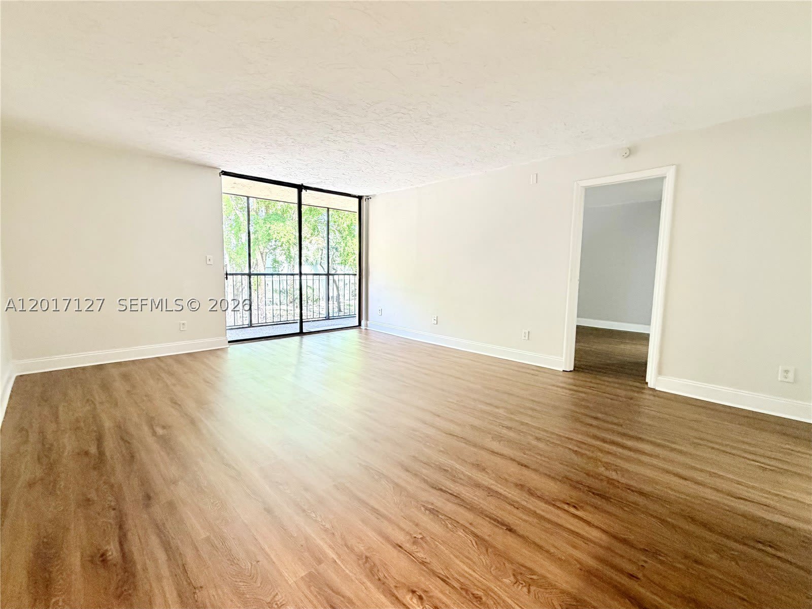 450 Commodore Dr – photo 4