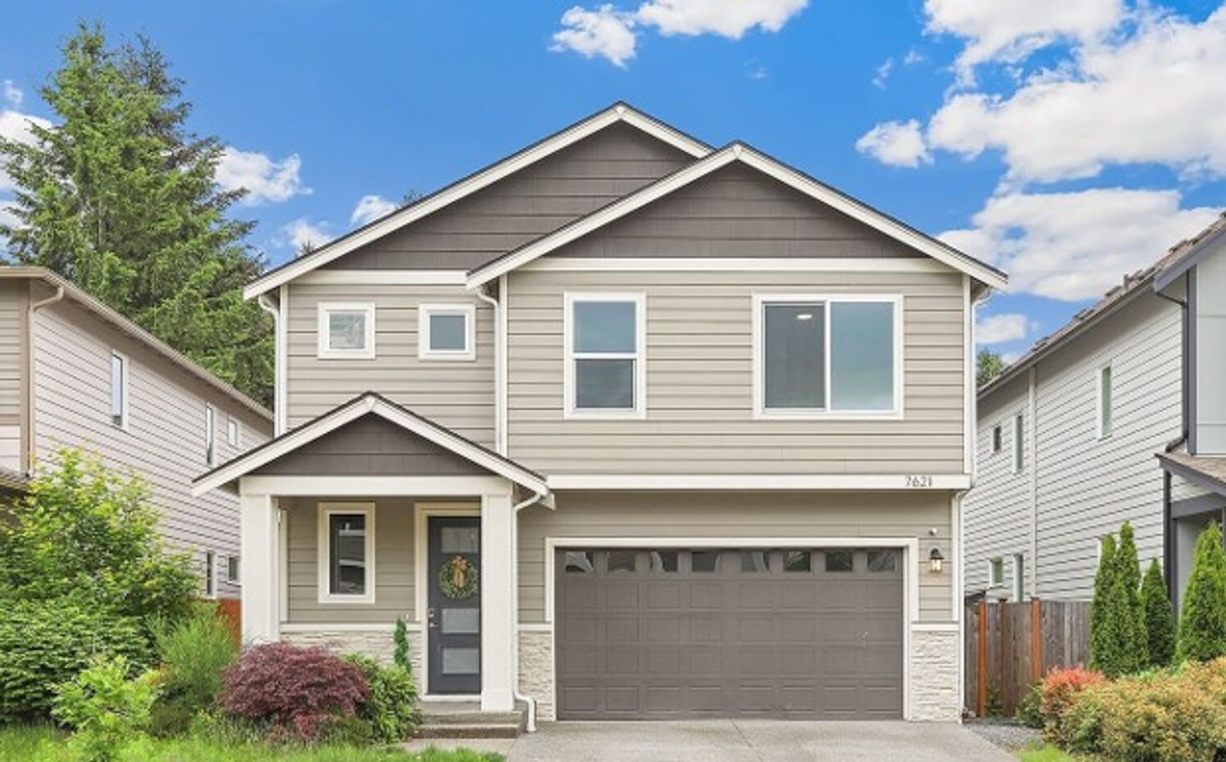 Spacious 4-Bed Home with Den in Holley Brooke – photo 2