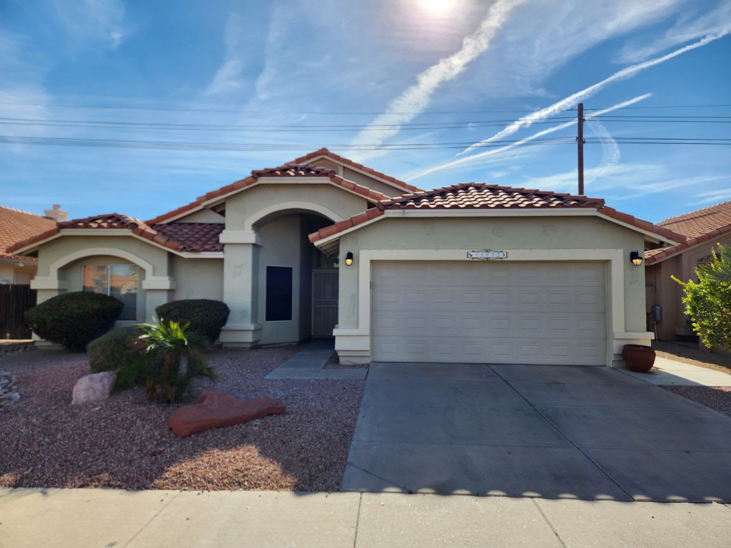 3 Bedroom/2 Bath In Phoenix! No HOA & Private Pool – photo 1