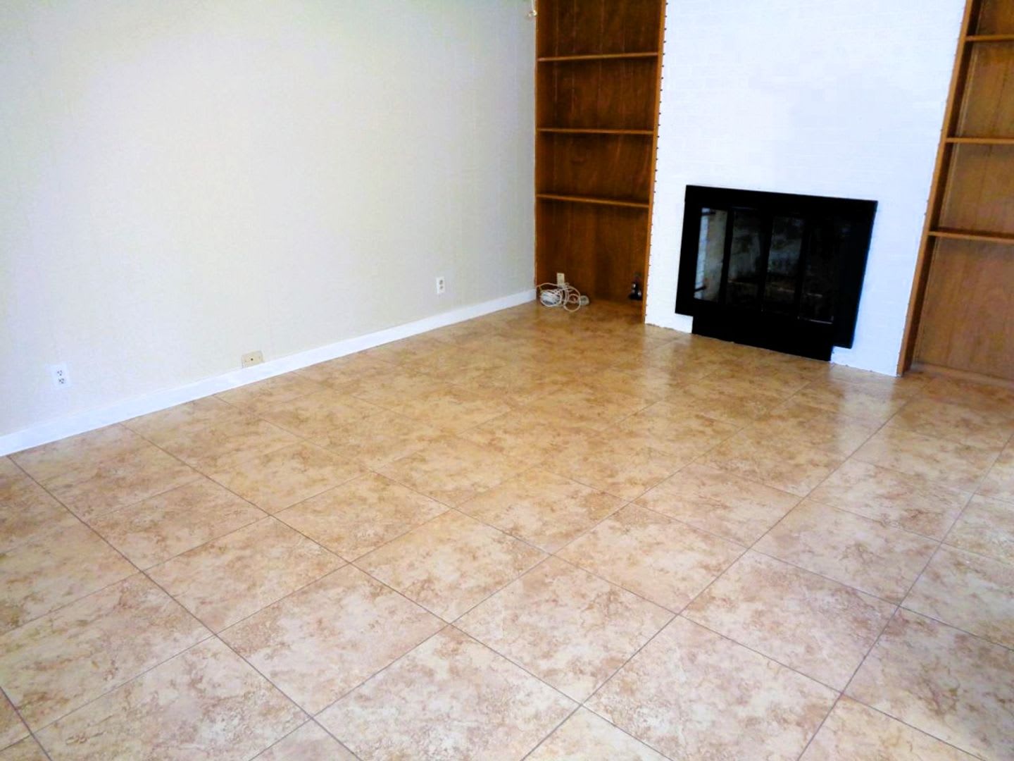 Exquisite Single Level Westside Home With Refrigerated Air Located In Quiet Neighborhood – photo 4