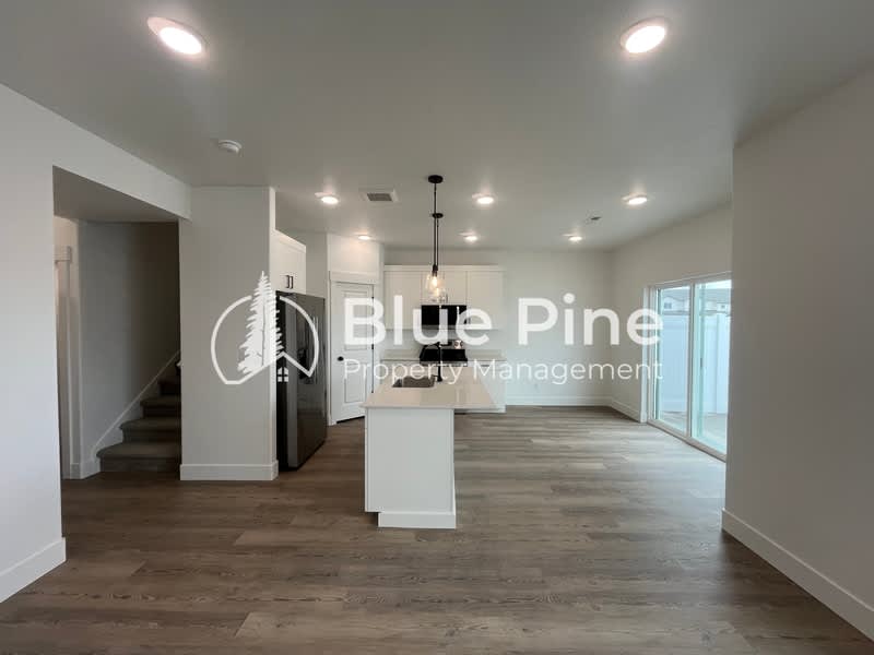 1195 Jaylee Drive – photo 3