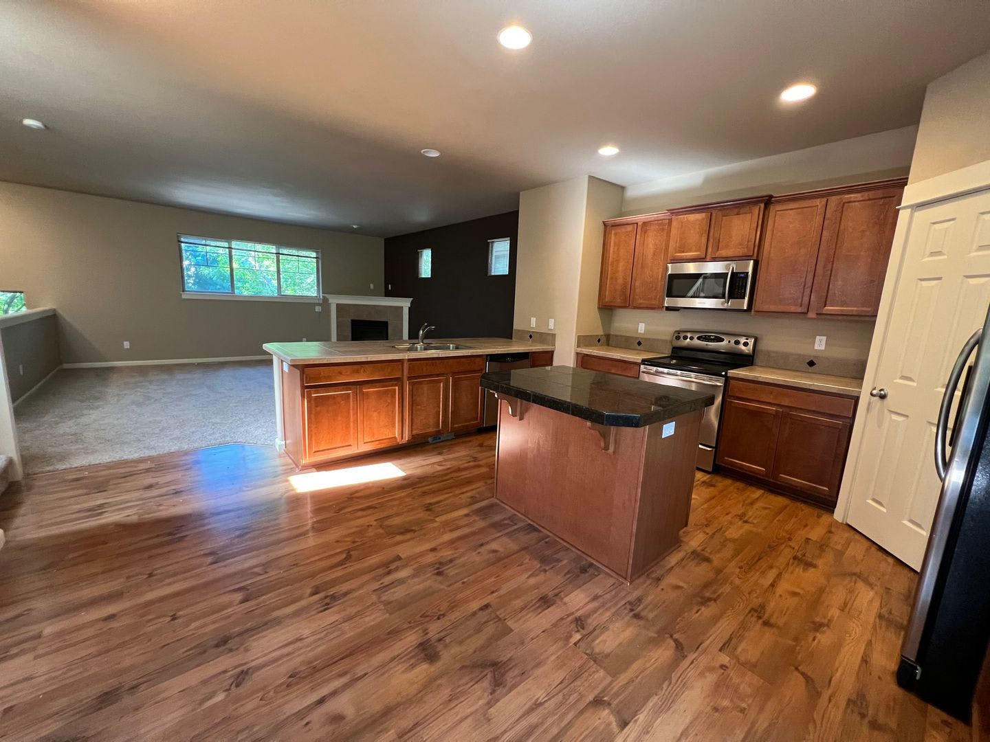 20744 SW Sister Lane ~ MOVE-IN SPECIAL 1/2 OFF First Month's Rent! Amazing Tri-Level Home – photo 4
