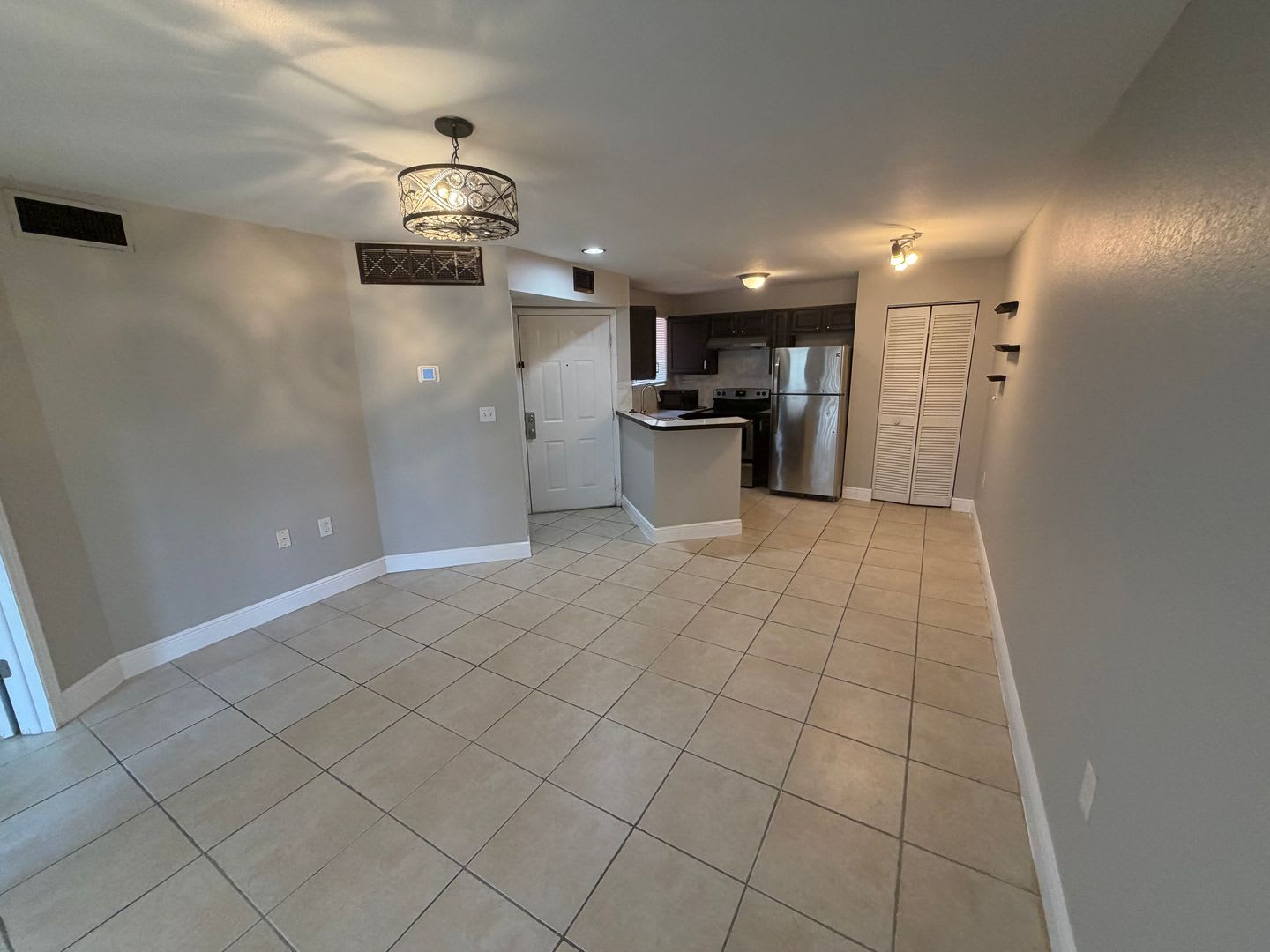 Cozy 1 Bedroom/1 Bathroom Near Millennium Mall! – photo 2