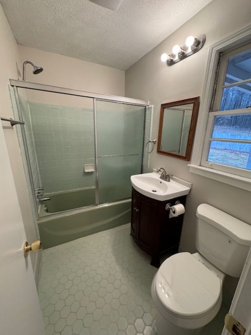 3 Bedroom 2 Bath Home With Large Yard – photo 5