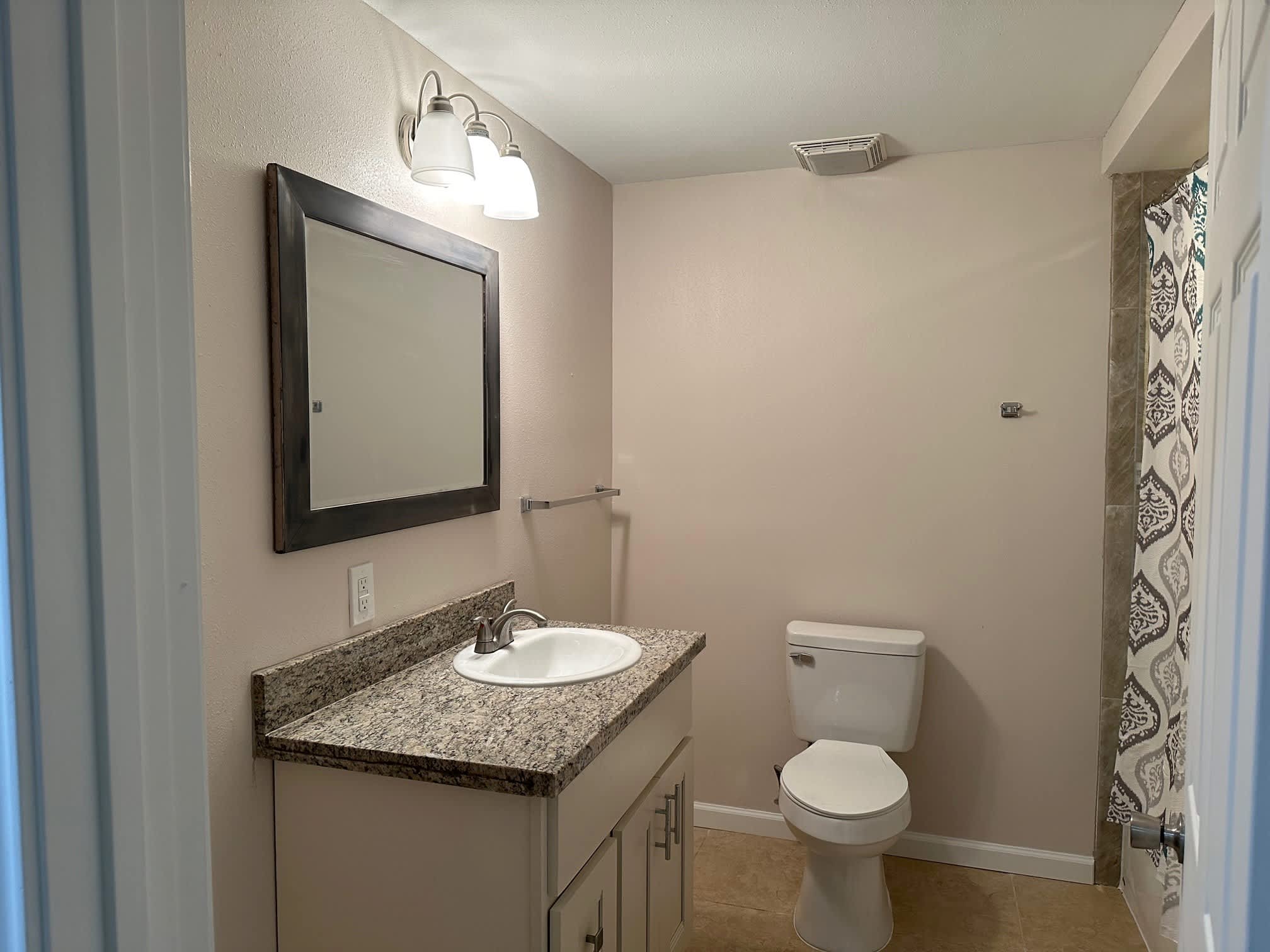 631 Live Oak Apt A – photo 3