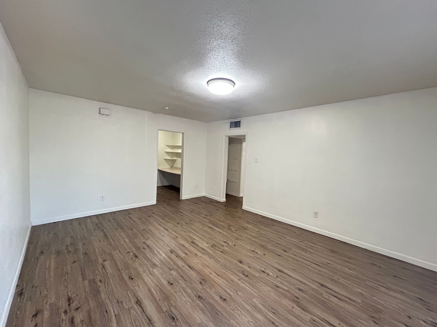 No Hoa! Single Story House with 4 Bedrooms 2 Bathrooms! – photo 2