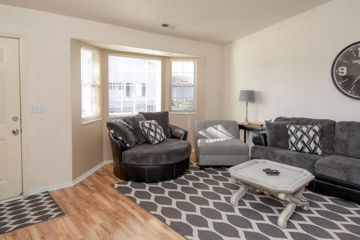 Three Bedroom Stand Alone Town Home – photo 5