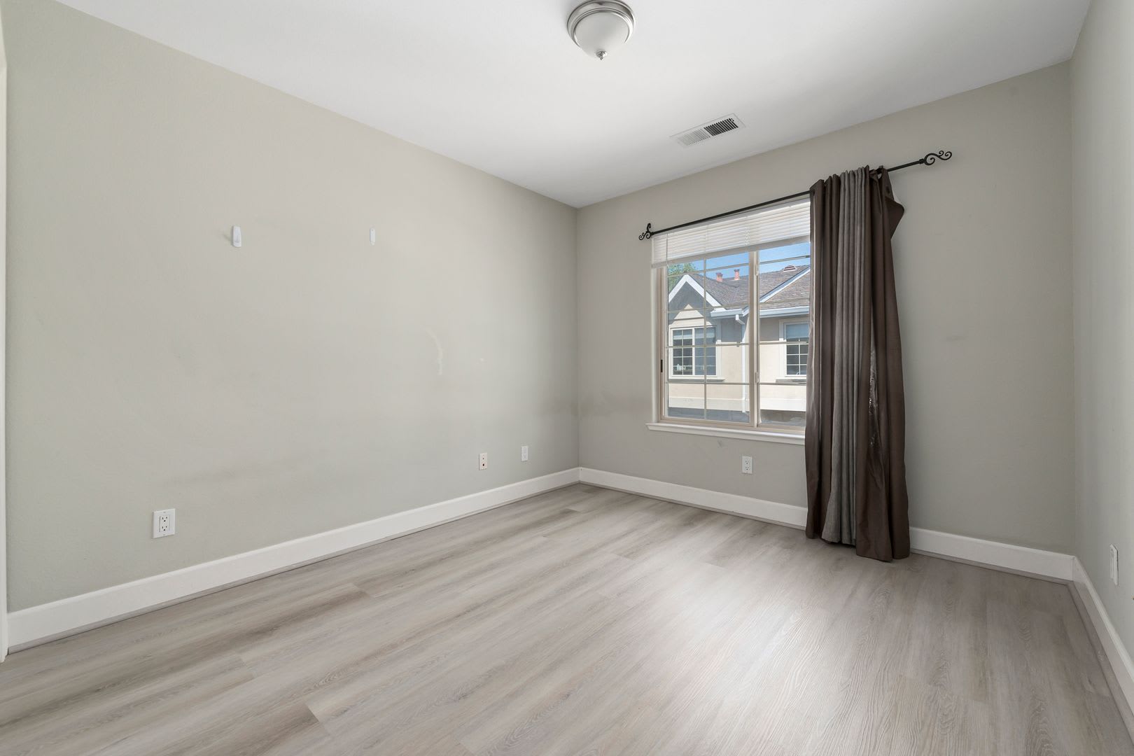 3 bedroom 2.5 bath townhome with multiple levels! – photo 5