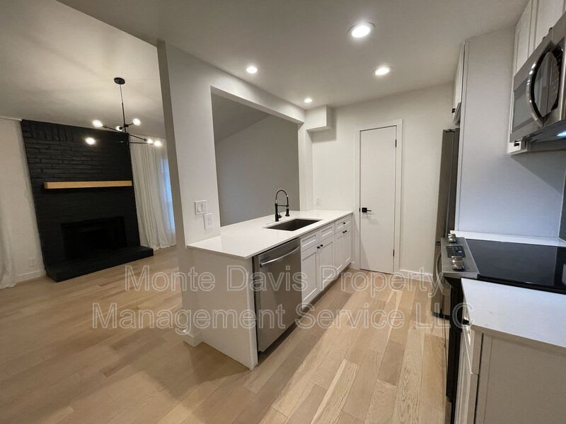 9908 Brasher Dr – photo 3