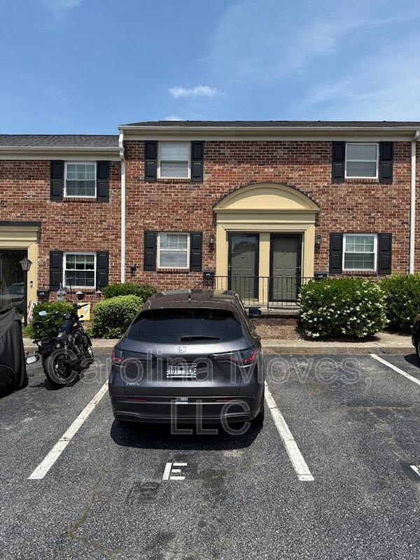2530 E North St – photo 1
