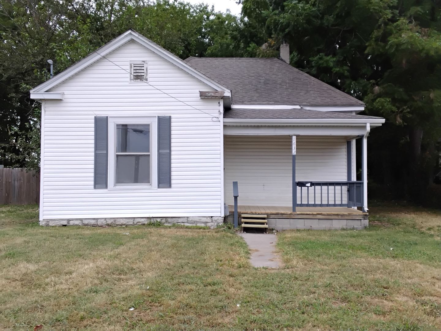 1/2 OFF MOVE IN AMOUNT! 1/2 OFF SECURITY! 2 Bed 1 Bath Home – photo 1