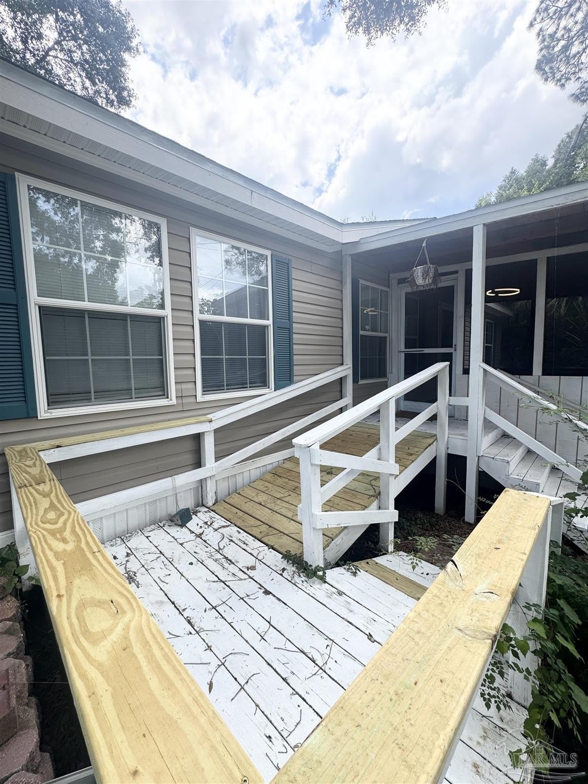 1002 Mills Ave – photo 3