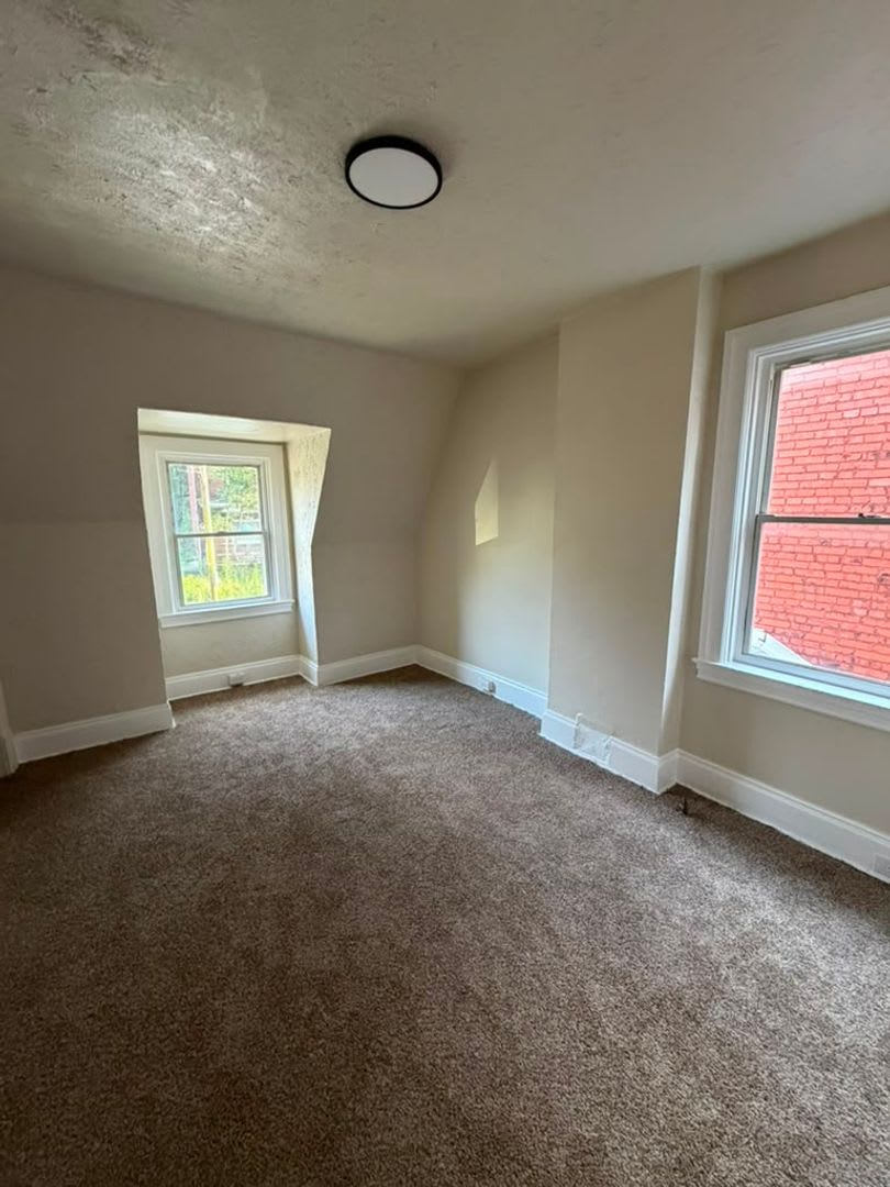 Spacious 4BR Home in Pittsburgh, Section 8 Considered!! – photo 4