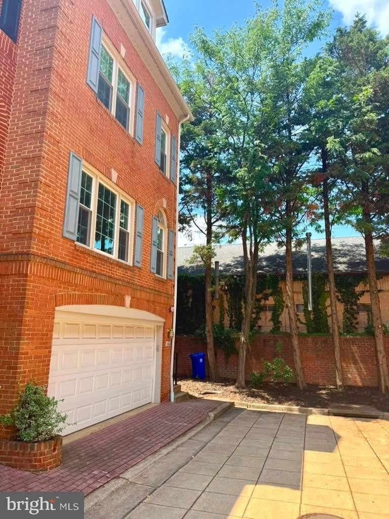 1166 N VERNON Street – photo 2