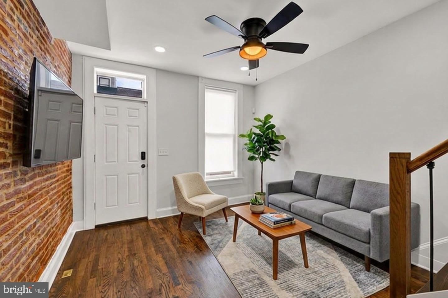 2 W BARNEY Street – photo 1
