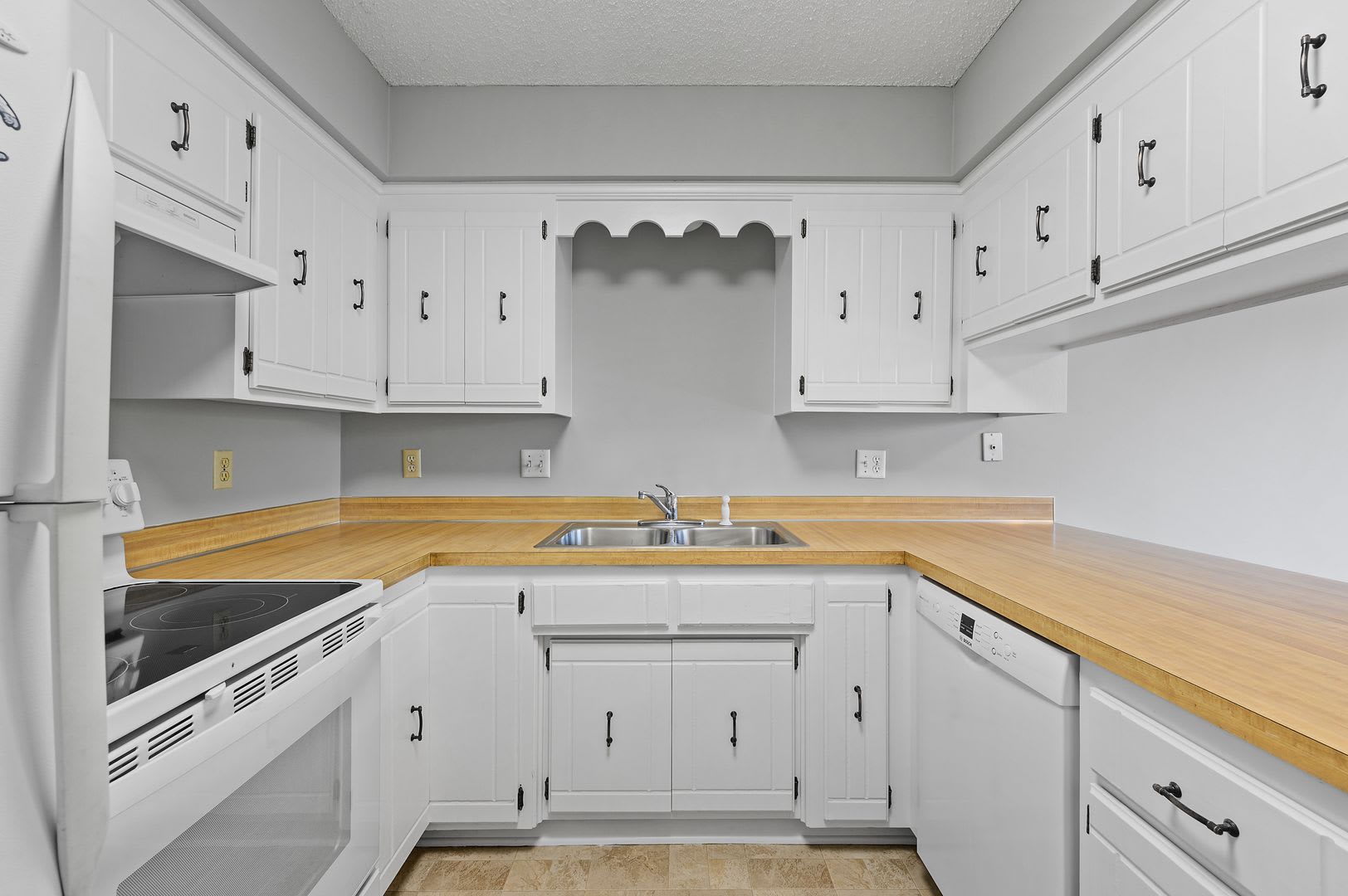 3BR/2Bath Townhome Available Early Sept! – photo 2