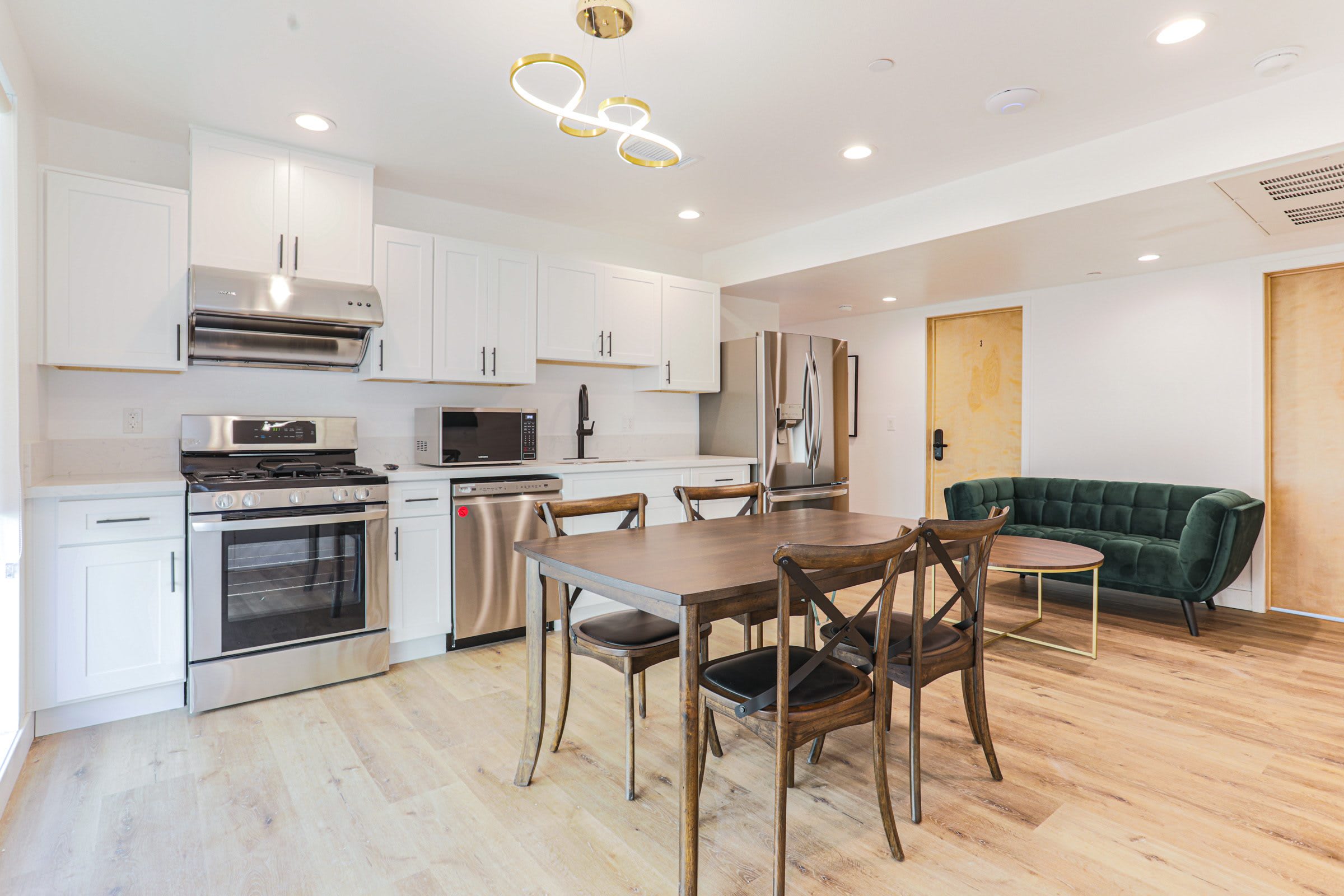 1534 W 35th Street – photo 1