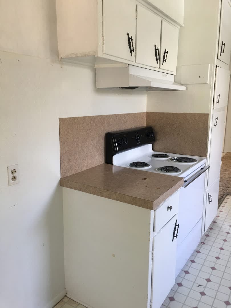 GREAT BRICK HOME ON LARGE LOT – photo 2