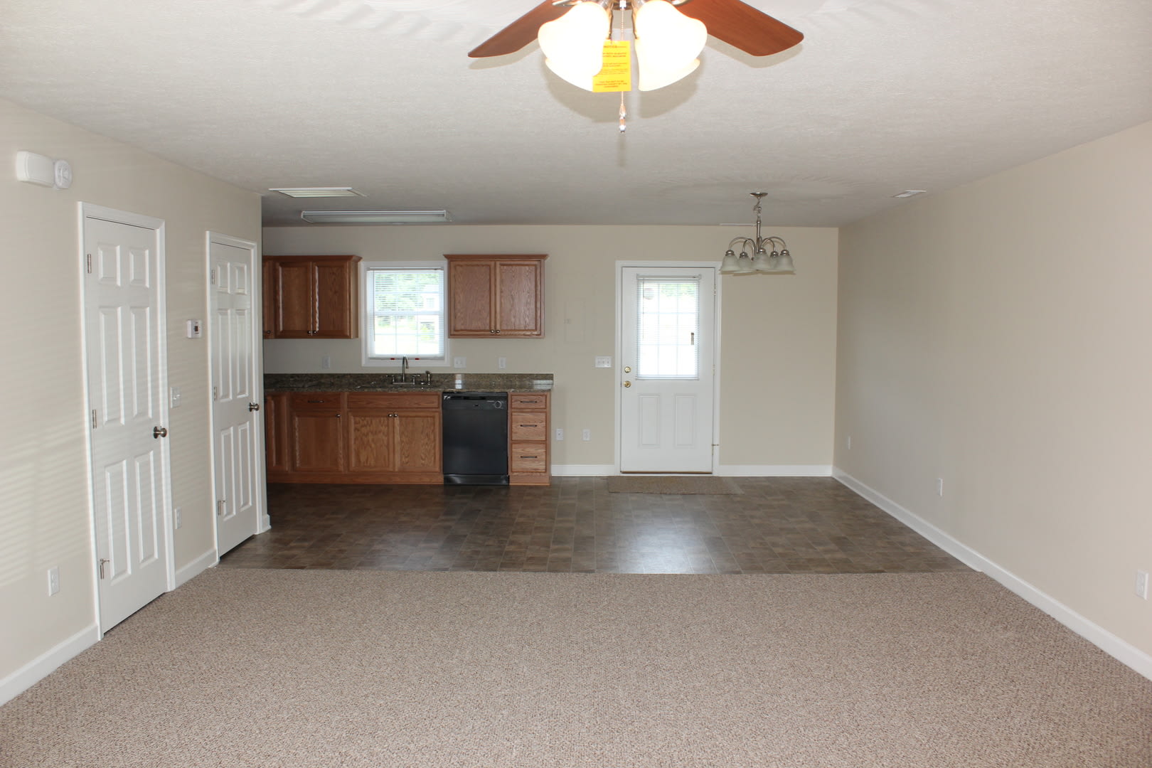 3 Bedroom 2 5 Bath Townhouse For Rent – photo 4