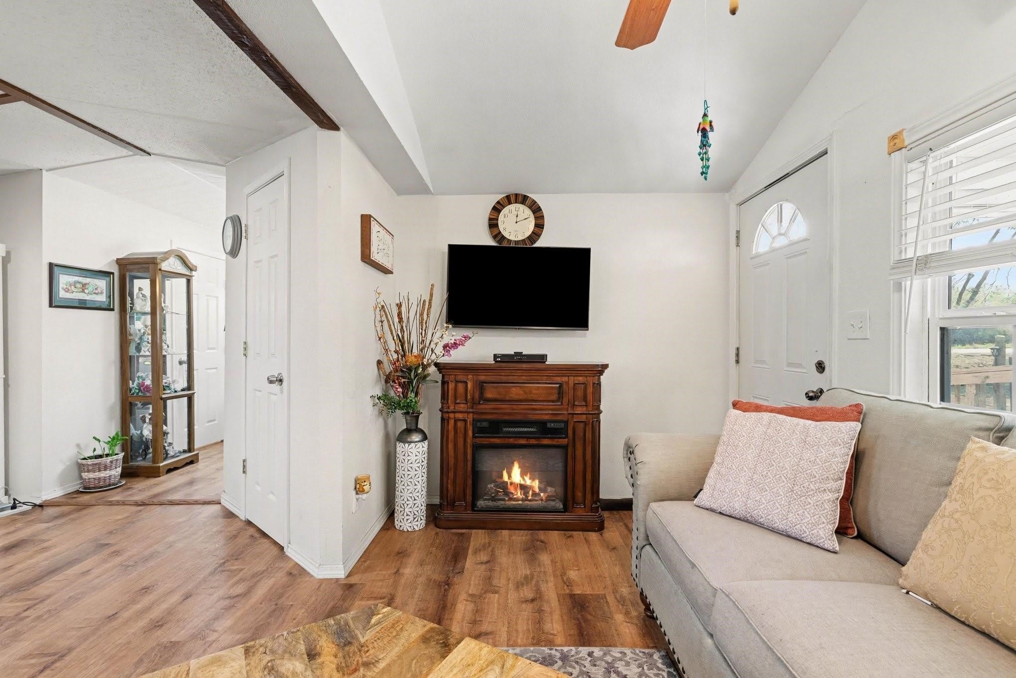 5591 County Road 920 – photo 3