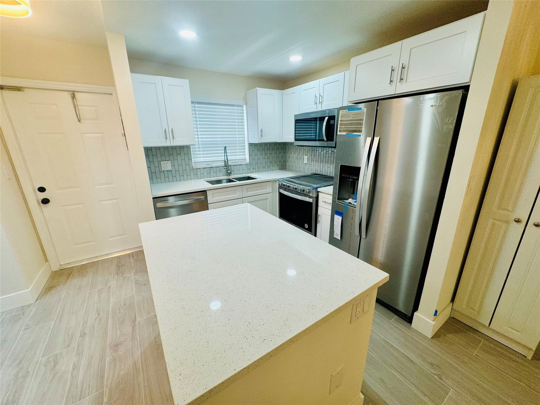 805 W Oakland Park Boulevard – photo 3