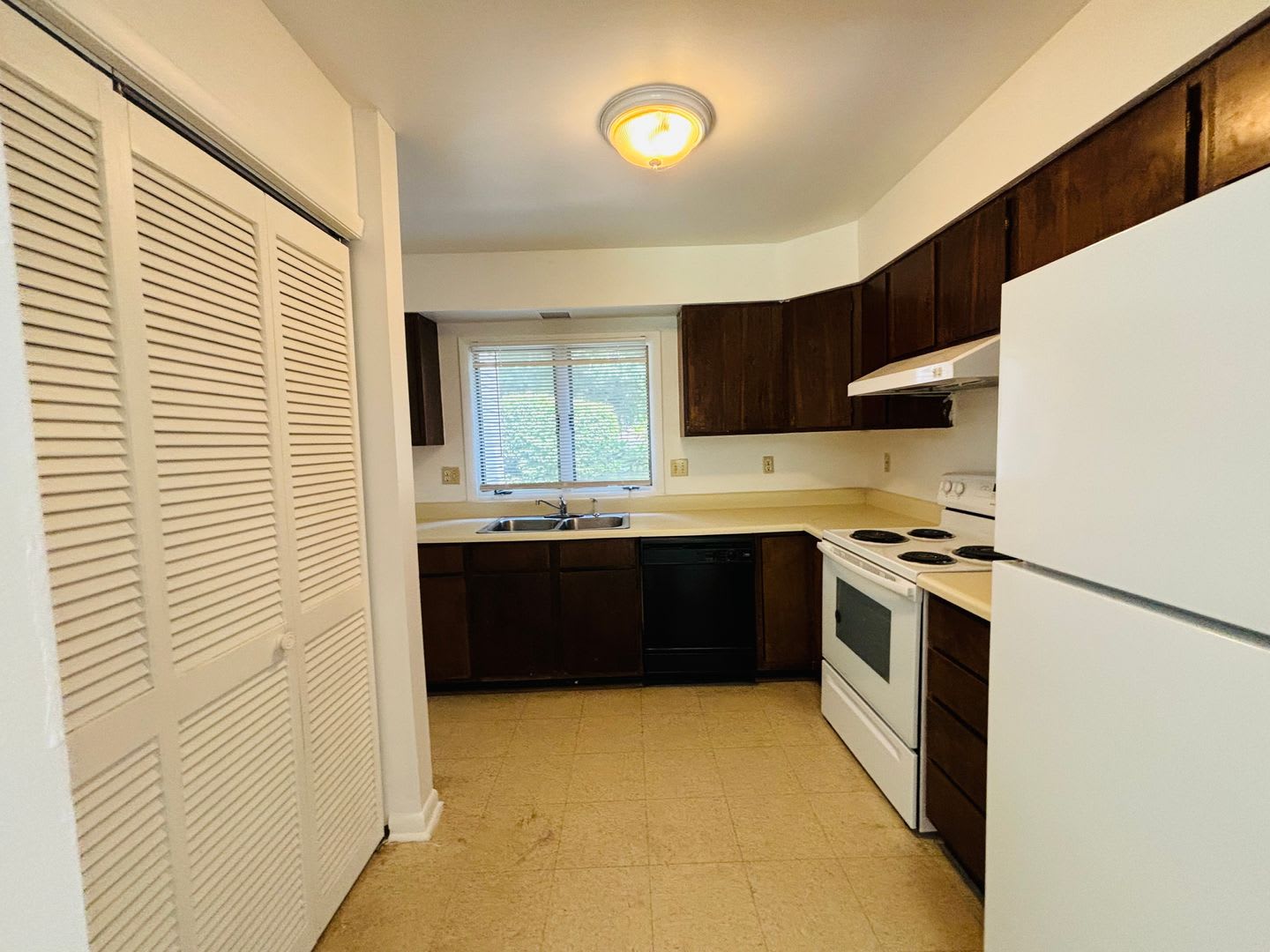 3 Bedroom 2.5 Bath Townhouse – photo 5