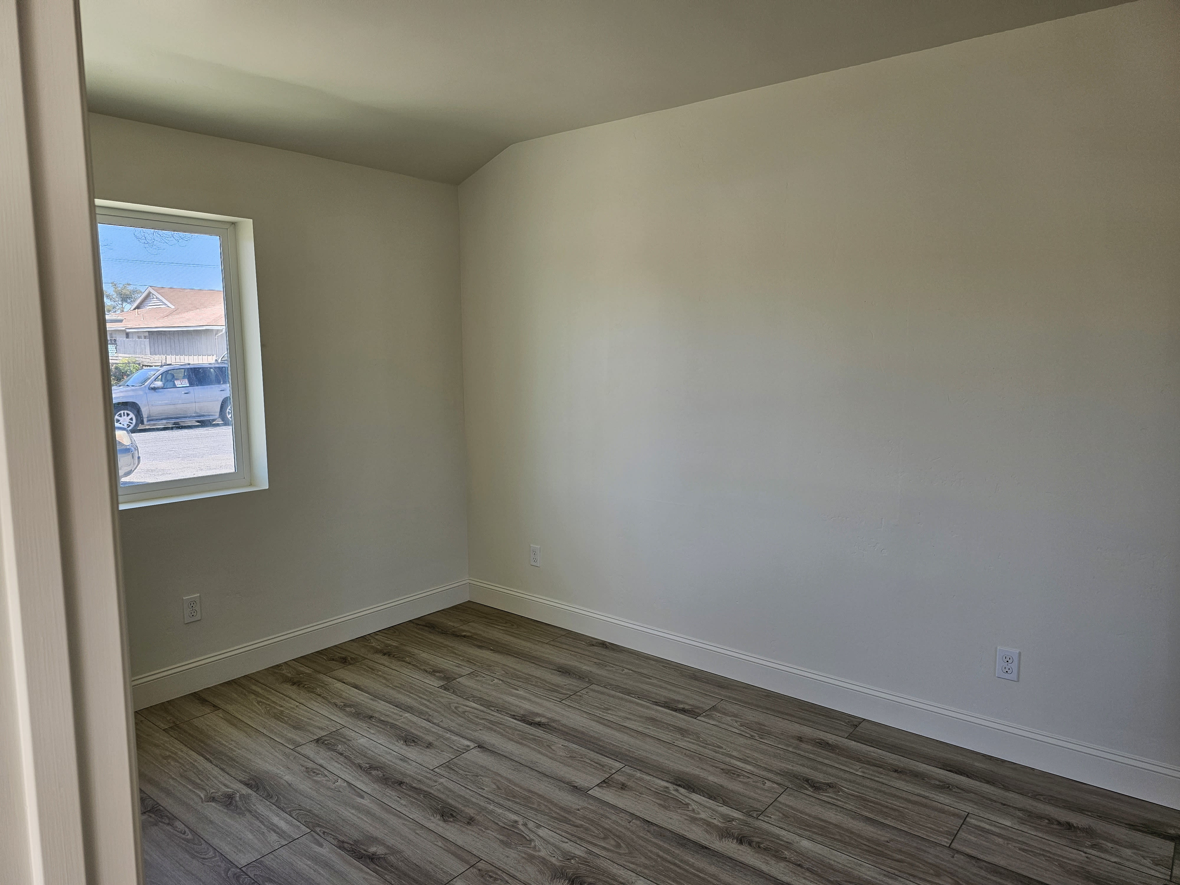 1654 N Russell Ave – photo 3