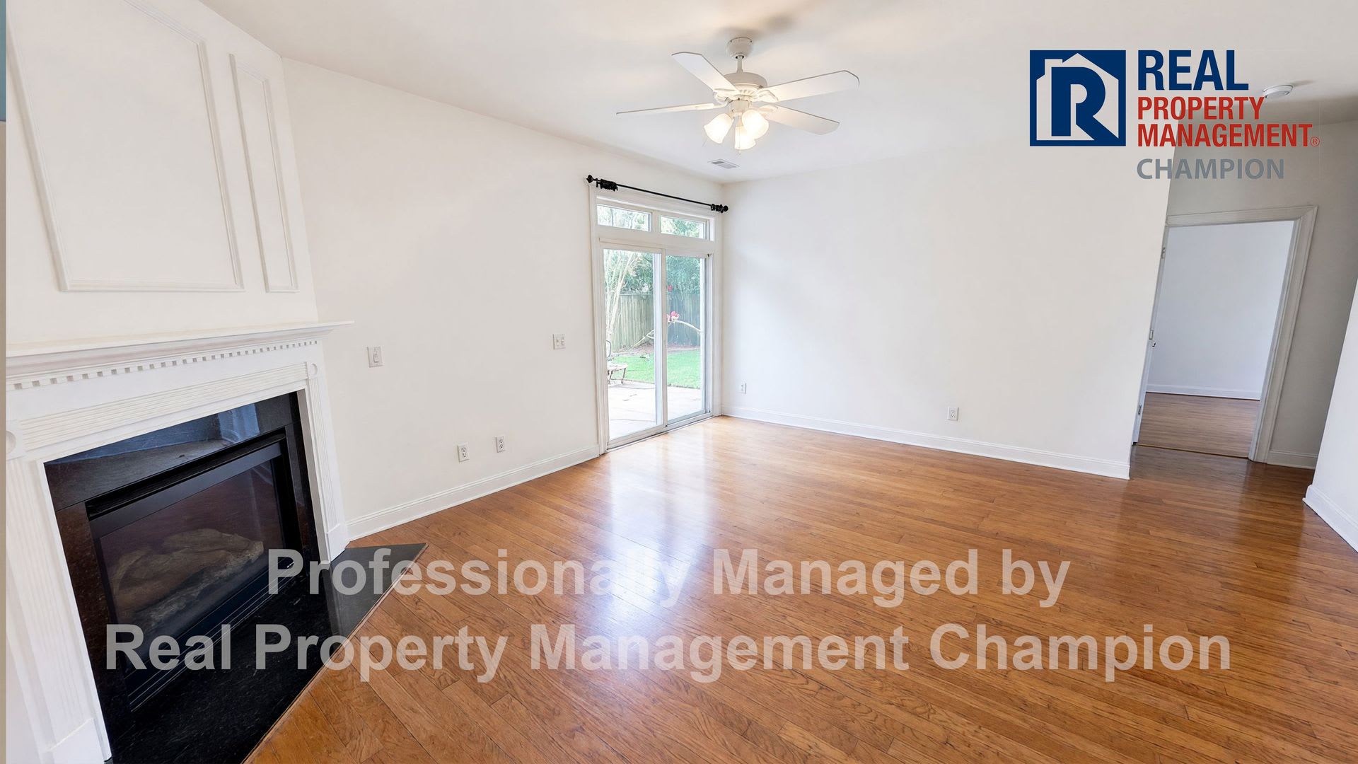 3BD/2BA Split Floorplan Home w/Fireplace and Attached Garage – photo 3