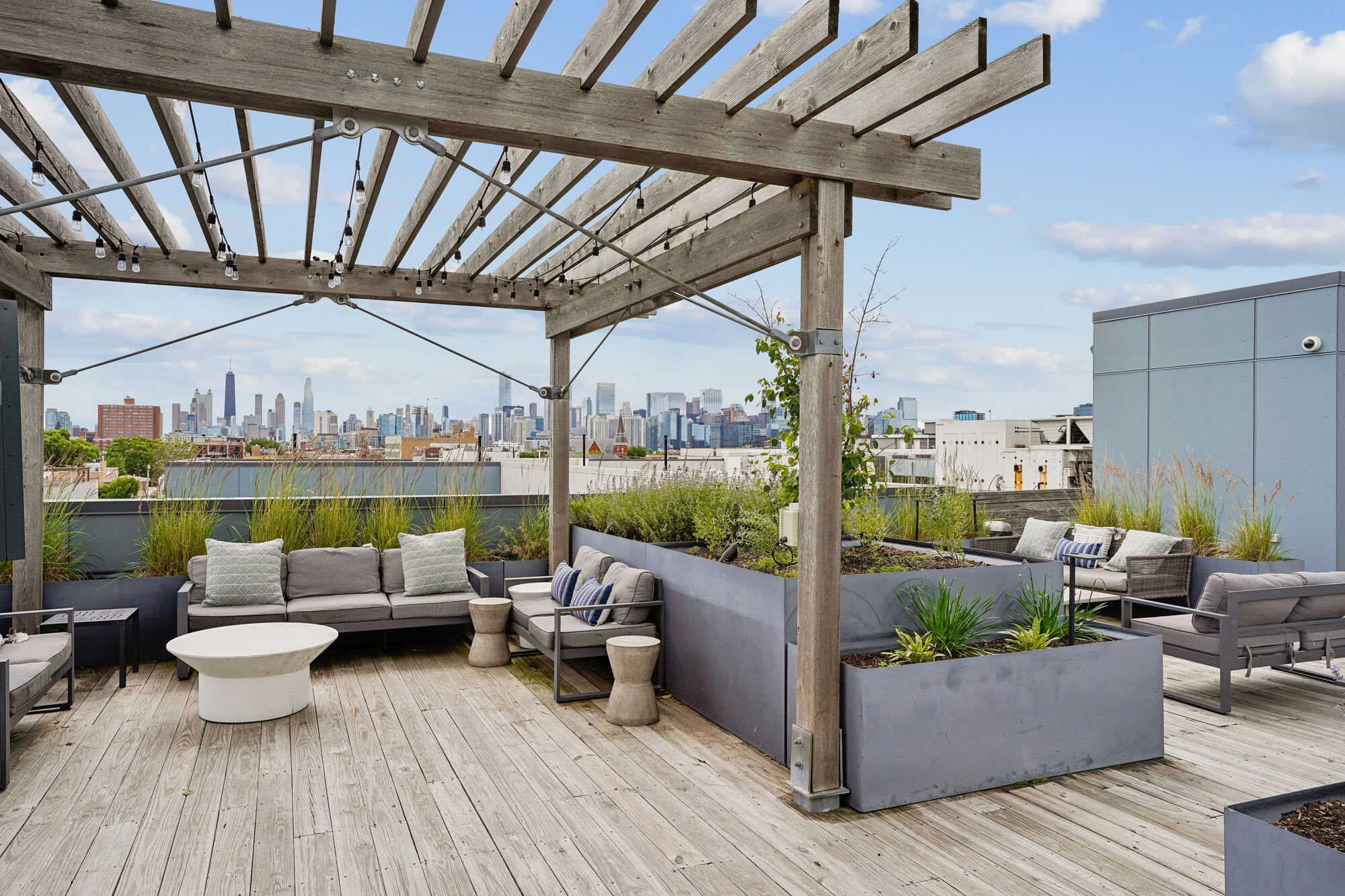 Luxe on Chicago – photo 2