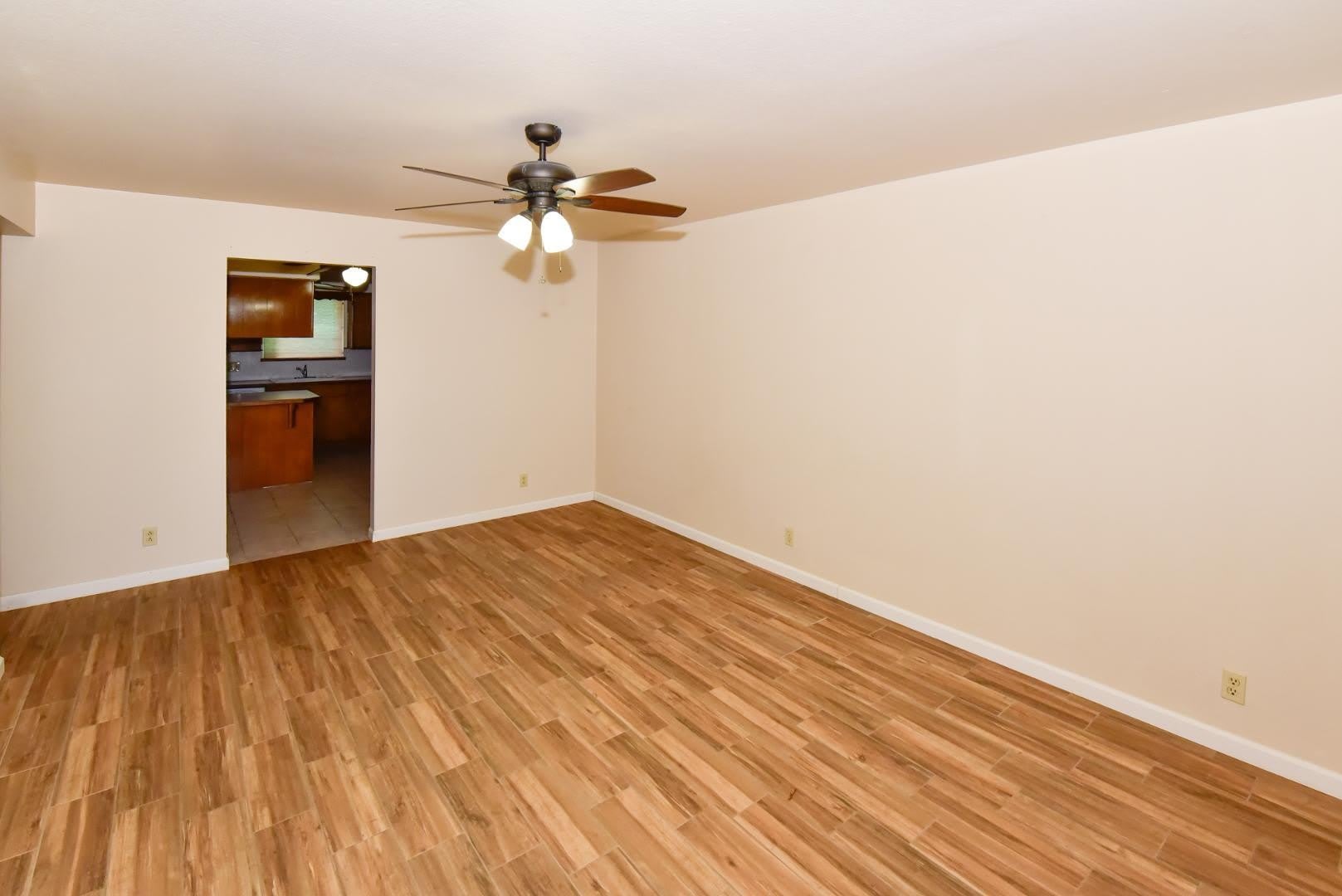 439 E Brown – photo 2
