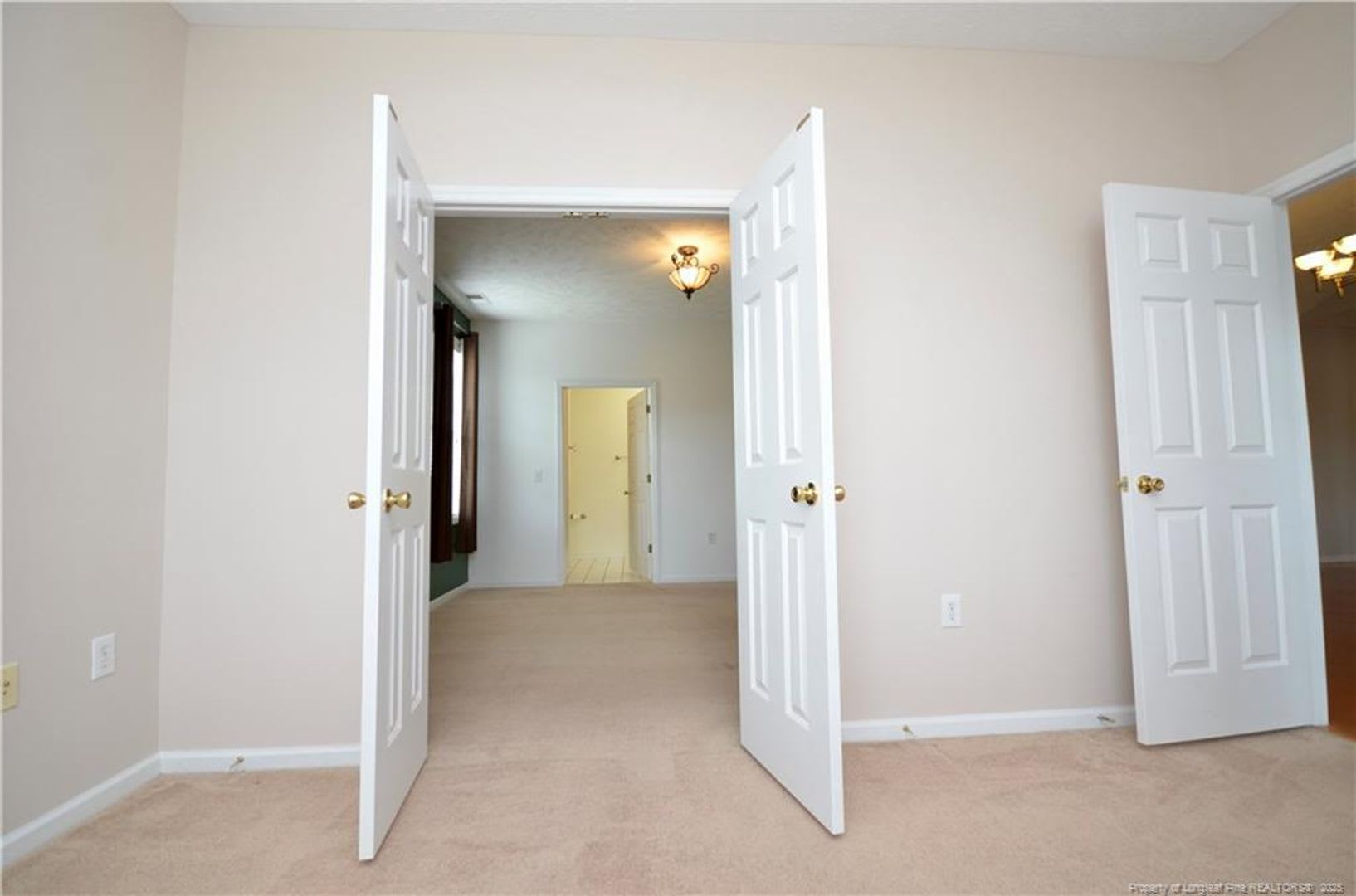 Well maintained 2nd-story condo – photo 1