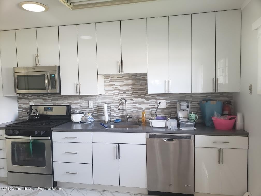 240 Castlewall Avenue – photo 4