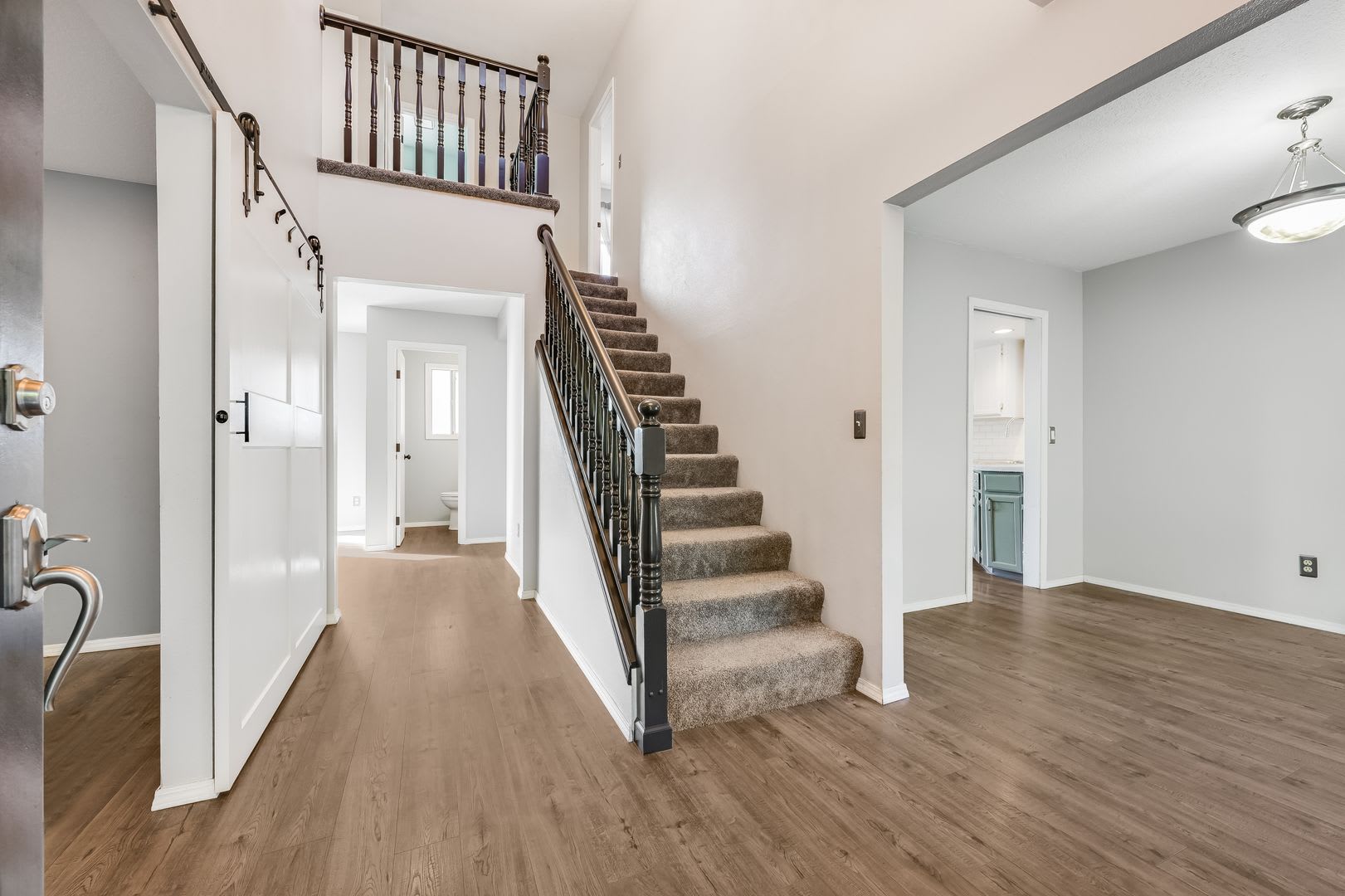 Beautiful 4 Bed, 4 Bath Rental Home in Gresham Butte! – photo 3