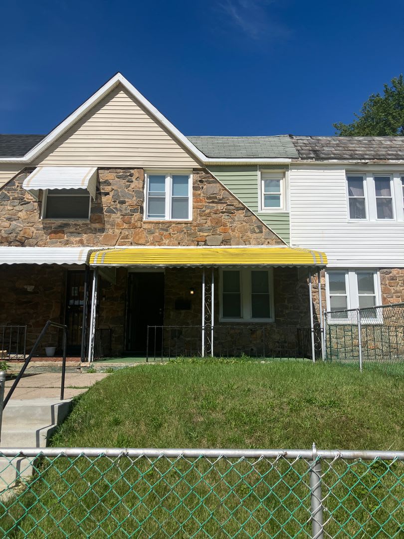 Beautifully Updated 2-Bedroom Home with Central A/C & Off-Street Parking – Baltimore, MD – photo 1