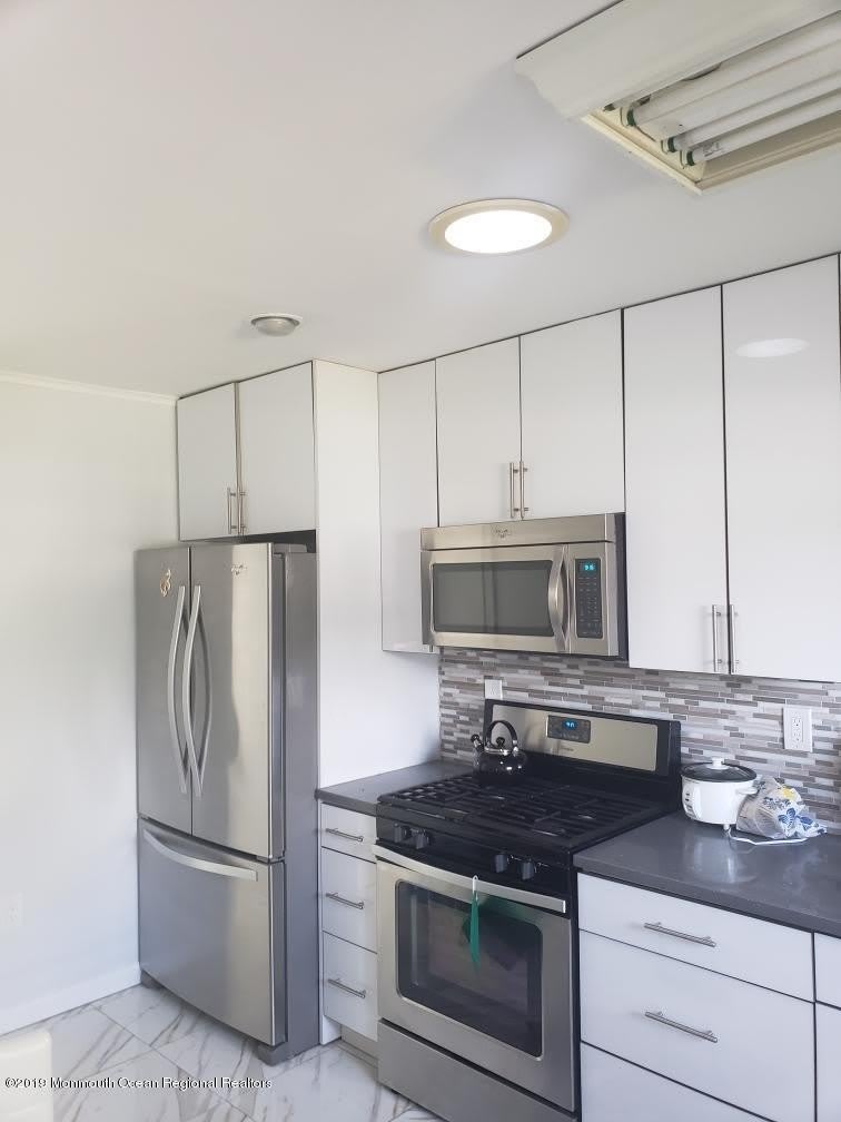 240 Castlewall Avenue – photo 3