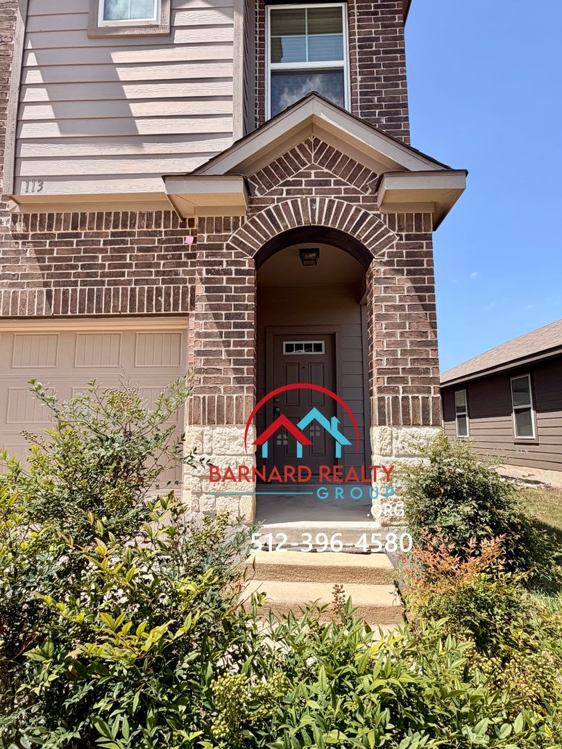 Available Now: Home in a Family Friendly Neighborhood – photo 3