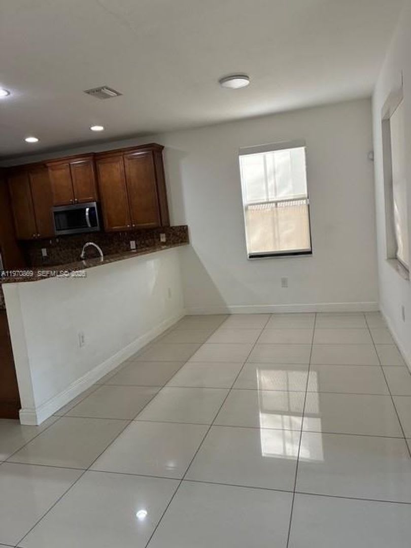 8848 NW 101st Place, Doral, FL 33178 – photo 2
