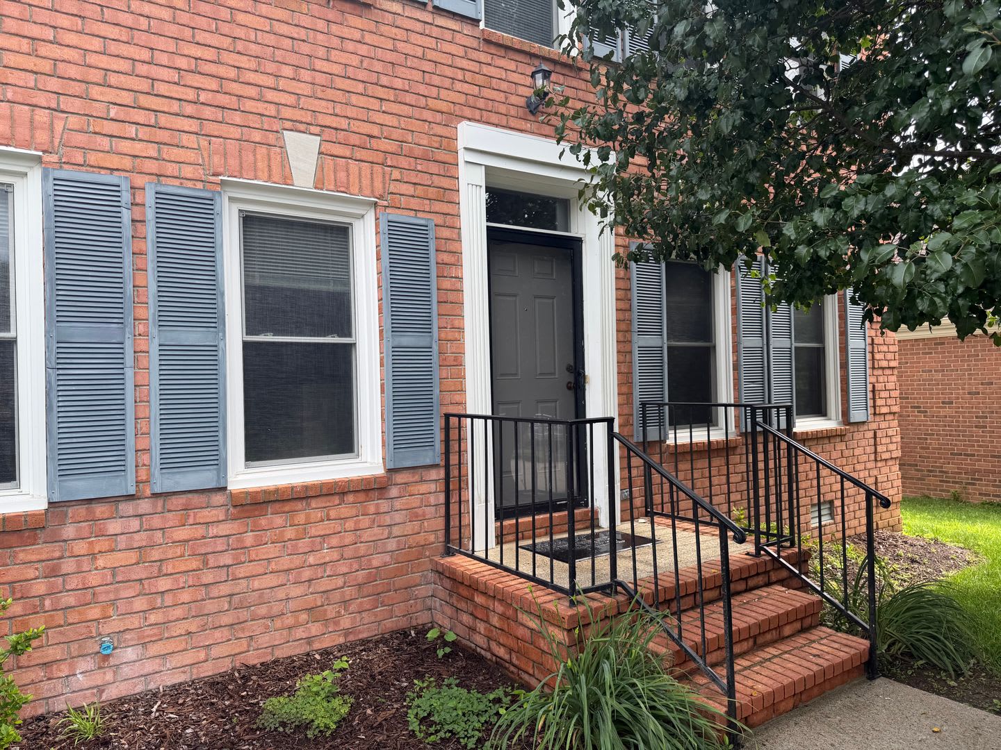 Great 3 Bedroom Home in Bellevue – photo 2