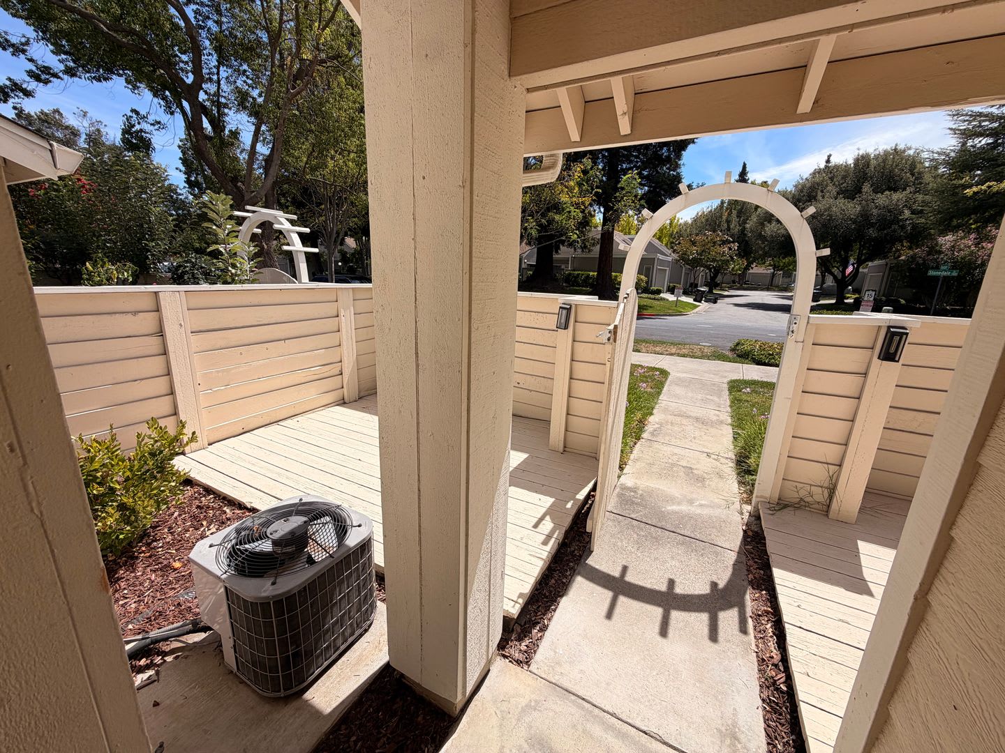 STUNNING TWO FLOOR 3BD/2.5BA TOWNHOME IN PLEASANTON CA!!!! – photo 4