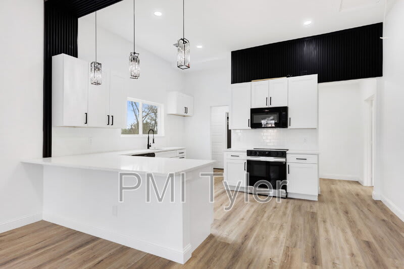 1269 Bonham Street – photo 3
