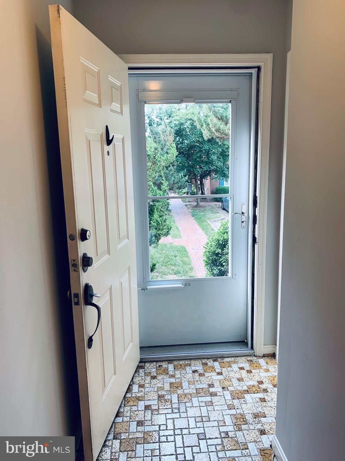 1623 S BARTON Street – photo 4