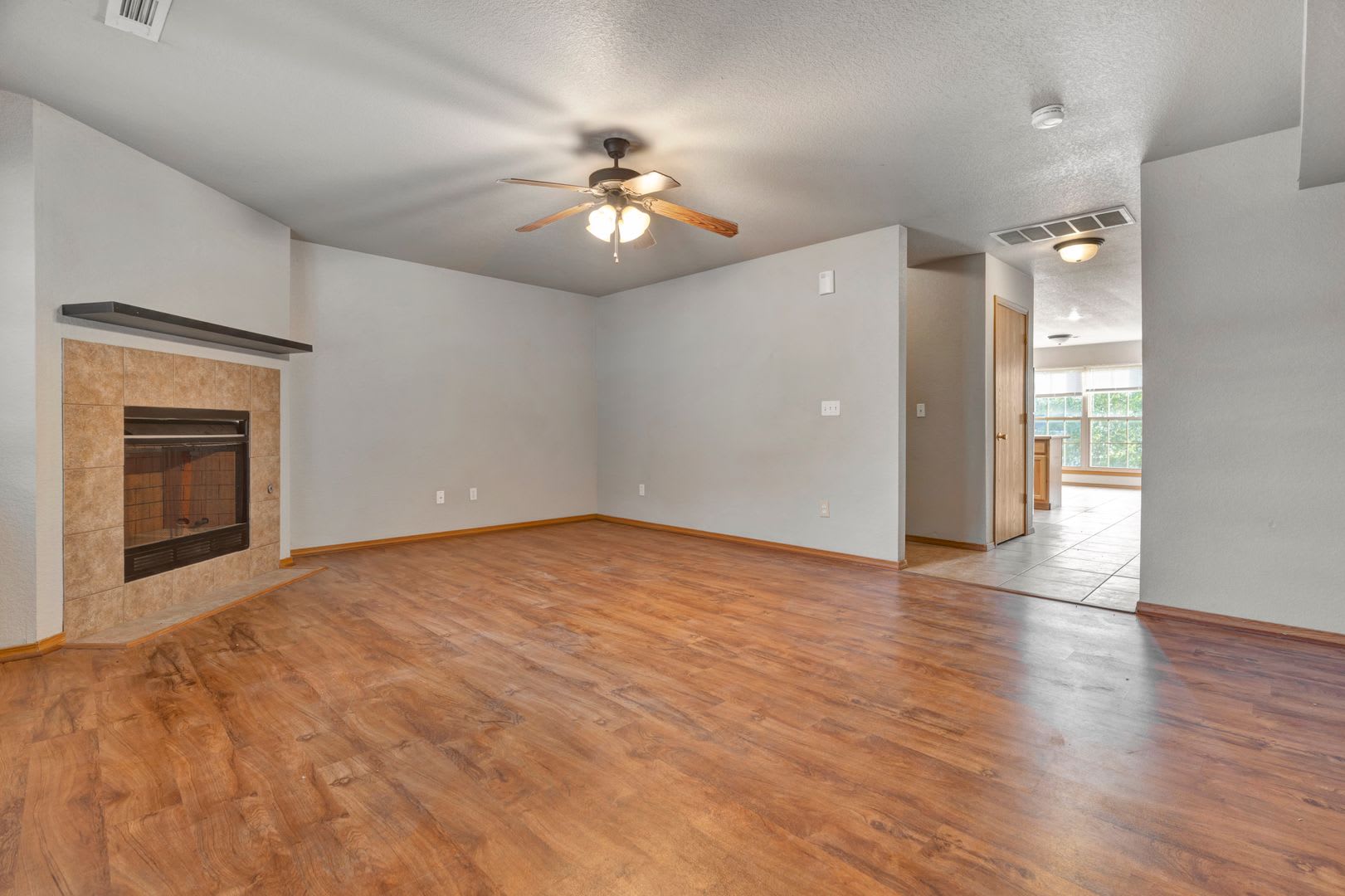 4 Bedroom 2 5 Bath Townhome Near Centennial Park Fenced Yard – photo 5