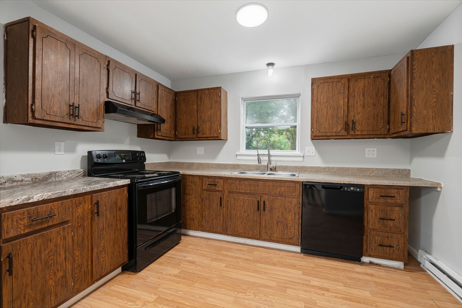 Beautiful 3 Bedroom House in Munhall available now! – photo 2