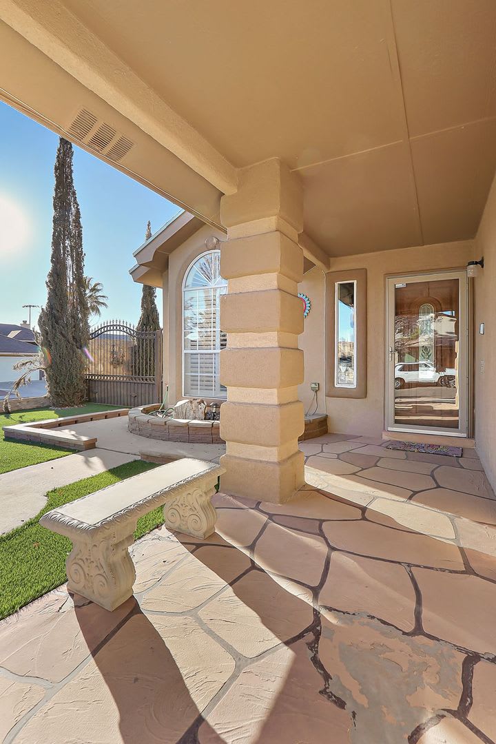 East El Paso 4bed/4bath Refrig A/C! – photo 2