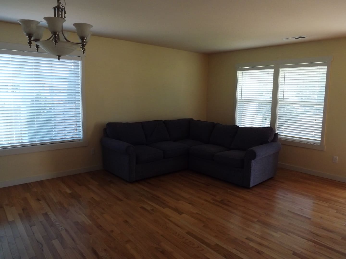 Beautiful 3 bedroom 2 1/2 bath 2 Story Home in Puyallup! – photo 4
