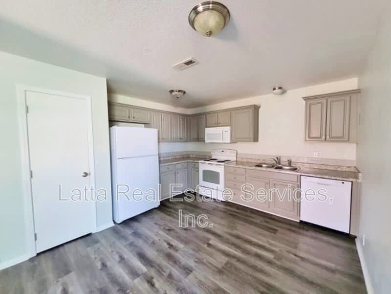 1207 E 173rd St – photo 4