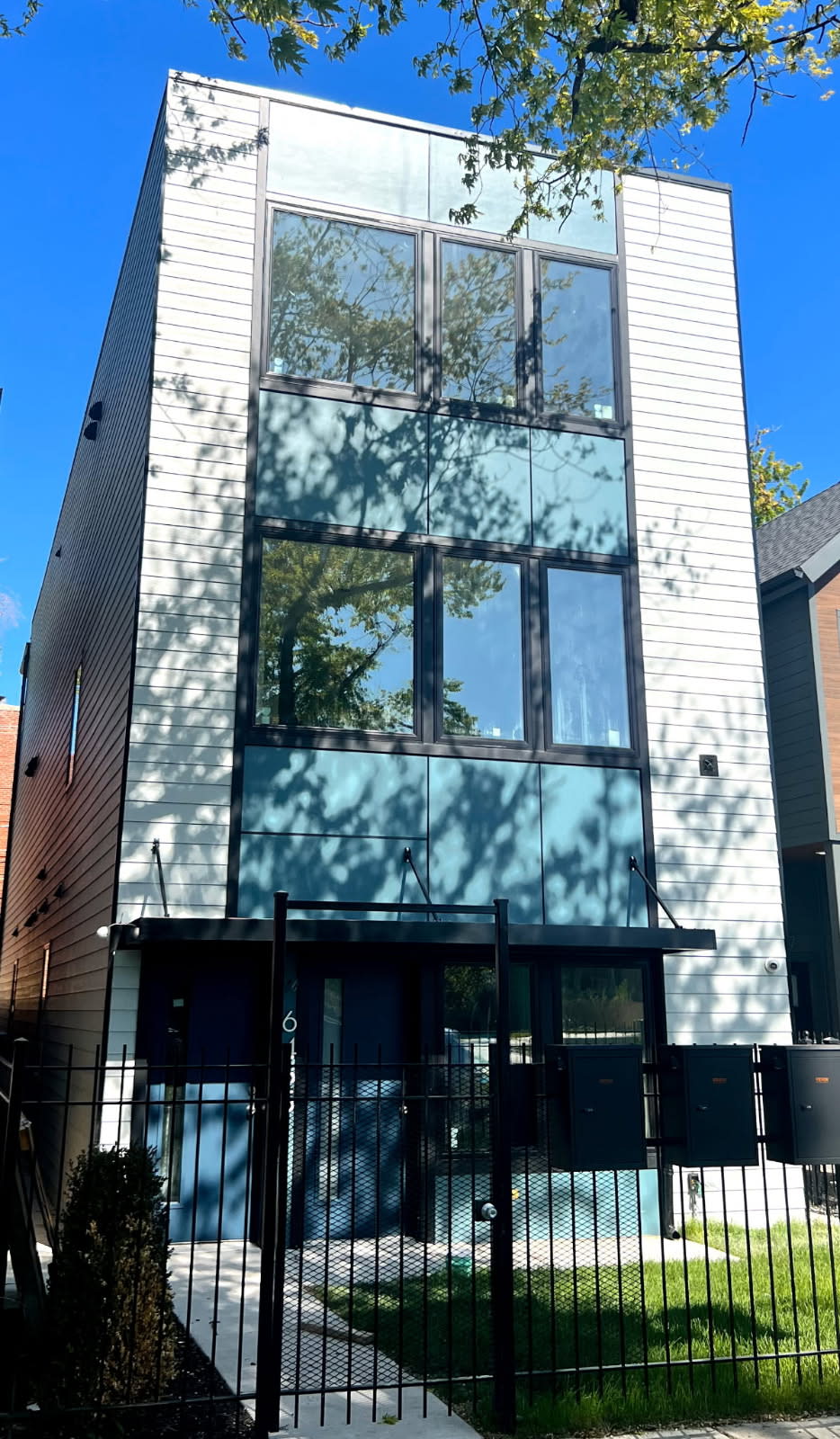 6455 South Saint Lawrence Avenue – photo 1