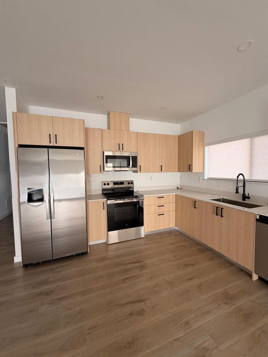 831 Southeast 9th Avenue – photo 2