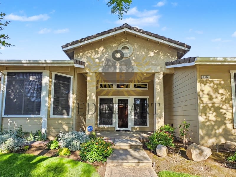818 South Apple Avenue – photo 3