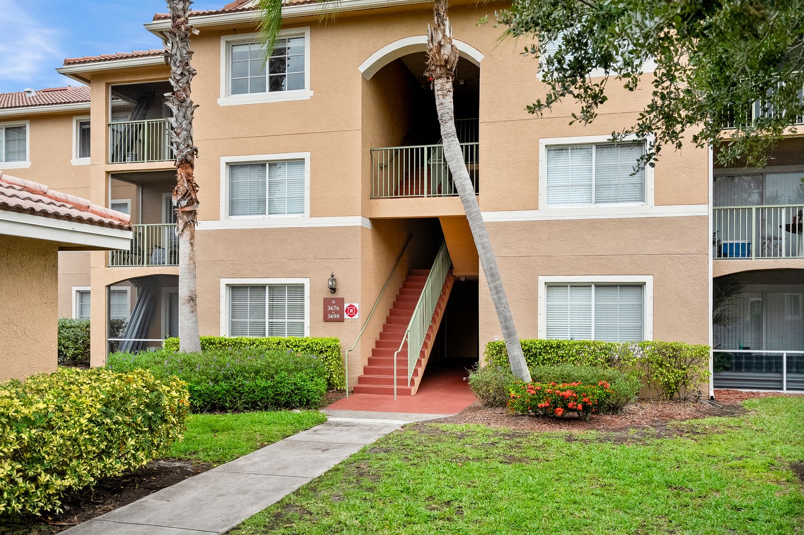 Two bedroom condo with lake views in Portofino at Jensen Beach – photo 1